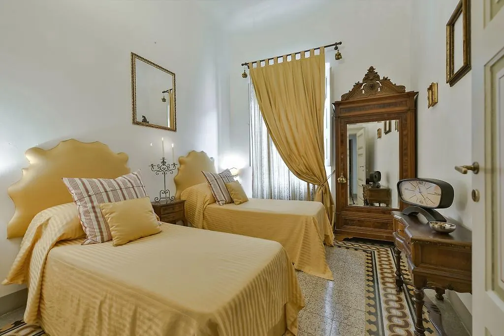 Residenze D'Epoca Palazzo Coli Bizzarrini Apartment Siena Italy