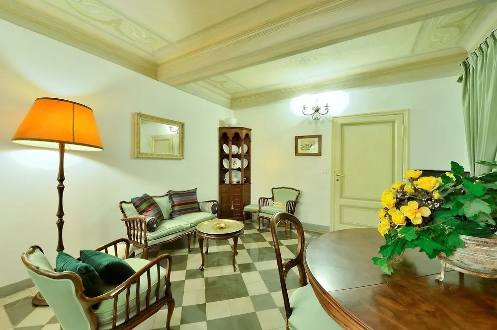 Residenze D'Epoca Palazzo Coli Bizzarrini Apartment Siena Italy